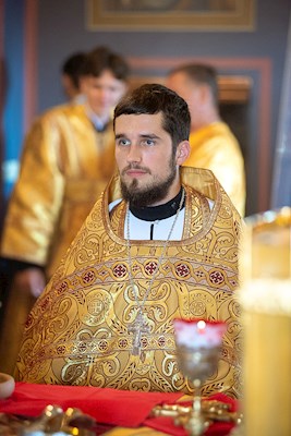 Митрополит Игнатий совершил Божественную литургию в Свято-Троицком кафедральном соборе Саратова