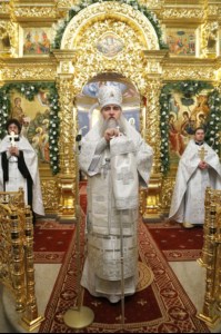 Митрополит Лонгин совершил Рождественское ночное богослужение