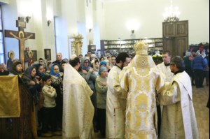 Божественная литургия на Архиерейском подворье — храме во имя преподобного Серафима Саровского г.Саратова