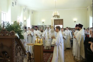 Божественная литургия и панихида на Архиерейском подворье – храме во имя преподобного Серафима Саровского г.Саратова