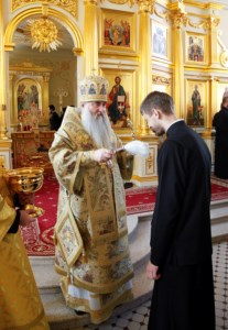 Божественная литургия на Архиерейском подворье — храме во имя святого апостола и евангелиста Иоанна Богослова при Саратовской православной духовной семинарии