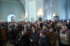 Божественная литургия в храме в честь Покрова Пресвятой Богородицы г.Петровска