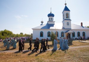 Божественная литургия в храме в честь Успения Пресвятой Богородицы п. Возрождение Хвалынского района