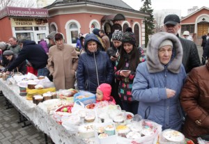 Божественная литургия и крещение оглашенных в Свято-Троицком кафедральном соборе Саратова