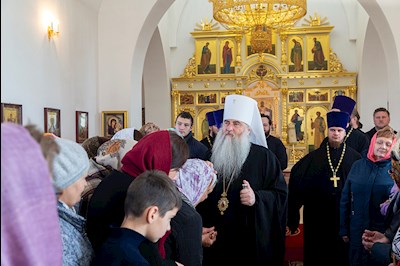 Божественная литургия в храме святых Царственных страстотерпцев п. Дубки Саратовского района