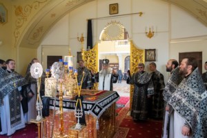 Литургия Преждеосвященных Даров на Архиерейском подворье — в храме святого апостола и евангелиста Иоанна Богослова
