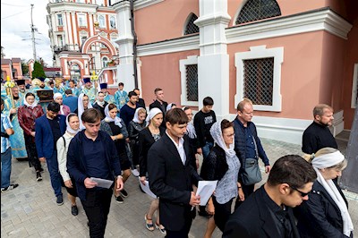 Божественная литургия в Свято-Троицком кафедральном соборе г. Саратова