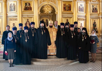 Божественная литургия на Архиерейском подворье — в храме во имя святого апостола и евангелиста Иоанна Богослова при СПДС