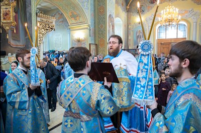 Митрополит Саратовский и Вольский Игнатий совершил вечерню в соединении с Литургией Иоанна Златоуста в Покровском соборе г. Саратова
