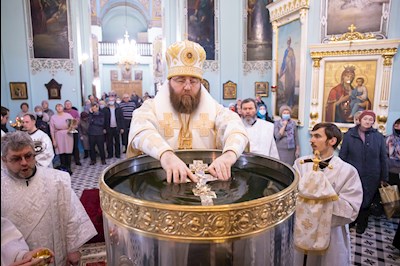 Митрополит Игнатий совершил Божественную литургию в Свято-Духовском соборе г. Саратова