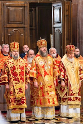 Митрополит Игнатий принял участие в Божественной литургии в Храме Христа Спасителя