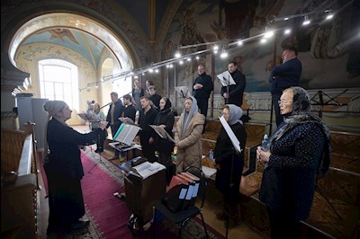 В Покровском соборе прошла торжественная встреча саратовских святителей