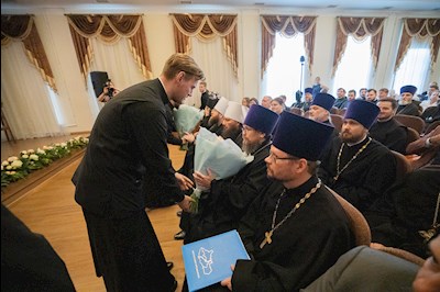 Митрополит Игнатий вручил дипломы выпускникам СПДС