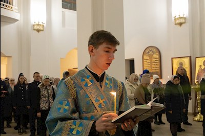 Митрополит Игнатий совершил всенощное бдение в храме святителя Тихона, епископа Воронежского, Задонского чудотворца, г. Саратова