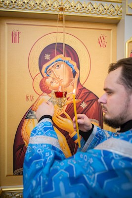 Митрополит Игнатий совершил великое освящение храма Владимирской иконы Божией Матери и Божественную литургию в новоосвященном храме