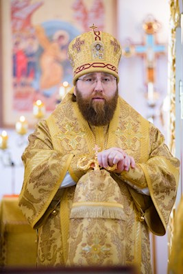 Митрополит Игнатий совершил Божественную литургию в Трехсвятительском храме г. Саратова