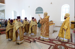 Божественная Литургия в храме святых первоверховных апостолов Петра и Павла г.Красноармейска