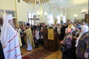Божественная литургия на Архиерейском подворье — храме во имя преподобного Серафима Саровского г. Саратова