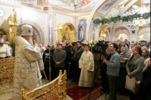 Митрополит Лонгин совершил Рождественское ночное богослужение
