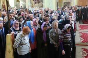 В Великий Четверг Митрополит Лонгин совершил Литургию Василия Великого и Чин умовения ног