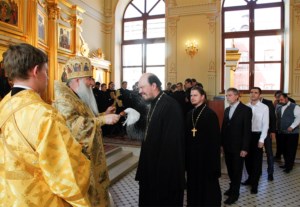 Божественная литургия на Архиерейском подворье — храме во имя святого апостола и евангелиста Иоанна Богослова при Саратовской православной духовной семинарии