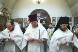 Божественная литургия и панихида в храме во имя святителя и чудотворца Николая на Елшанском кладбище г. Саратова
