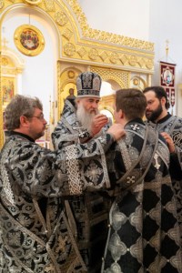 Литургия Преждеосвященных Даров, малое повечерие и утреня Великого Четвертка на Архиерейском подворье — в храме во имя святых равноапостольных Мефодия и Кирилла при СГУ