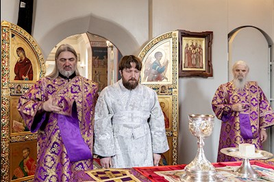 Божественная литургия в Свято-Никольском мужском монастыре г. Саратова