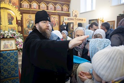 Митрополит Игнатий совершил Божественную литургию во Введенском храме Саратова