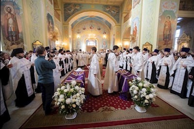 В Покровском соборе прошла торжественная встреча саратовских святителей