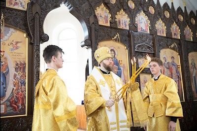Митрополит Игнатий совершил Божественную литургию в храме в честь иконы Божией Матери «Всех скорбящих Радость» г. Саратова