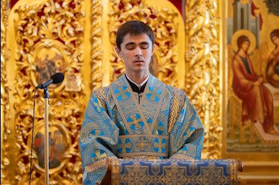 Митрополит Игнатий совершил Божественную литургию в Свято-Троицком кафедральном соборе Саратова