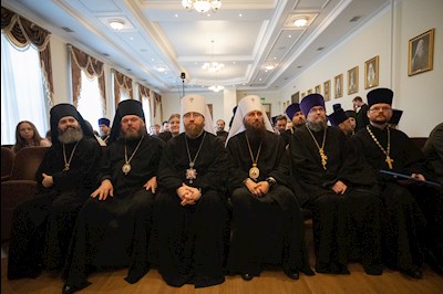 Митрополит Игнатий вручил дипломы выпускникам СПДС