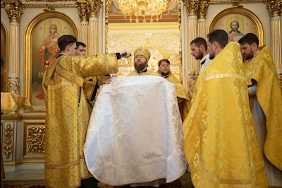 Митрополит Игнатий совершил Божественную литургию в Покровском соборе г. Саратова