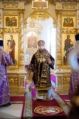 Митрополит Игнатий совершил всенощное бдение с чином воздвижения Креста в кафедральном соборе Живоначальной Троицы г. Вольска