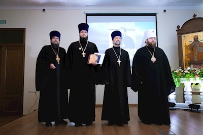 Митрополит Игнатий вручил дипломы выпускникам СПДС