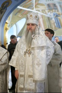 Митрополит Лонгин совершил Царские часы, Изобразительны, Великую вечерню и Крещальную литургию в Свято-Троицком кафедральном соборе Саратова