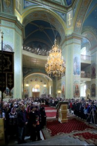 Вечерня в соединении с Литургией Василия Великого и Чин умовения ног в храме в честь Покрова Пресвятой Богородицы г.Саратова