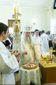 Божественная литургия и панихида на Архиерейском подворье – храме во имя преподобного Серафима Саровского г.Саратова