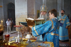 Божественная литургия в храме в честь Покрова Пресвятой Богородицы села Сокур Татищевского района