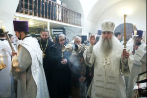 Божественная литургия и панихида в храме во имя святителя и чудотворца Николая на Елшанском кладбище г. Саратова