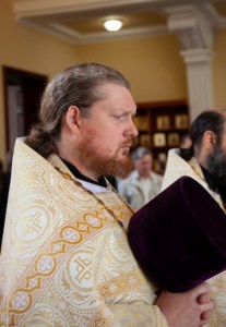 Божественная литургия на Архиерейском подворье — храме во имя святого апостола и евангелиста Иоанна Богослова при СПДС