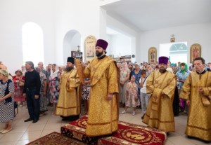Божественная литургия в храме святых первоверховных апостолов Петра и Павла г. Красноармейска