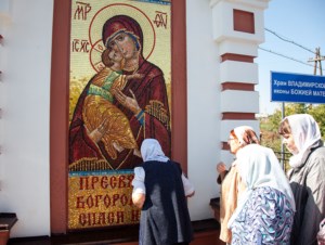 Божественная литургия в храме в честь Владимирской иконы Божией Матери с. Багаевка Саратовского района