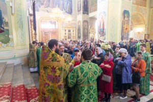 Божественная литургия в храме в честь Покрова Пресвятой Богородицы г. Саратова