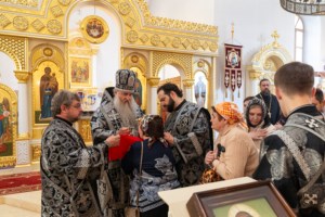 Литургия Преждеосвященных Даров, малое повечерие и утреня Великого Четвертка на Архиерейском подворье — в храме во имя святых равноапостольных Мефодия и Кирилла при СГУ