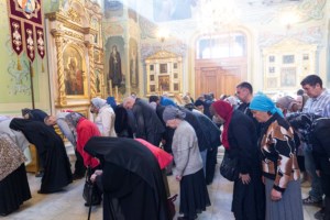 Вечерня в соединении с Литургией Василия Великого и чин умовения ног в храме в честь Покрова Пресвятой Богородицы г. Саратова