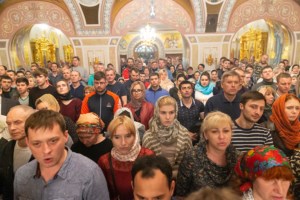 Митрополит Лонгин совершил пасхальное богослужение