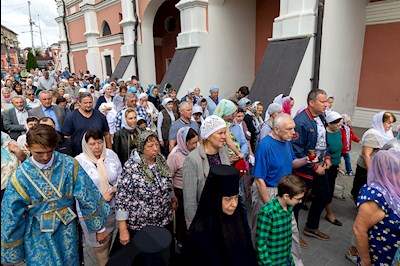 Божественная литургия в Свято-Троицком кафедральном соборе г. Саратова