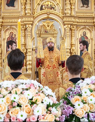 Митрополит Игнатий совершил Божественную литургию в храме Казанской иконы Божией Матери г. Саратова